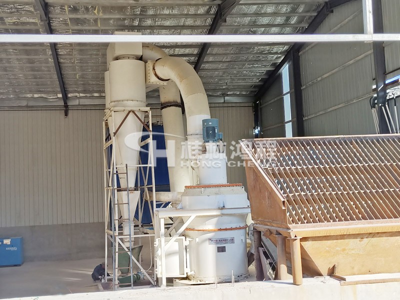 內(nèi)蒙古某膨潤(rùn)土磨粉機(jī)HC1500擺式磨粉機(jī)磨粉機(jī)現(xiàn)場(chǎng) 內(nèi)蒙古某膨潤(rùn)土磨粉機(jī)HC1500擺式磨粉機(jī)磨粉機(jī)現(xiàn)場(chǎng)